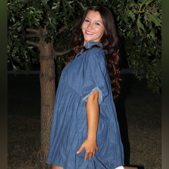 : M E E T  M E : - Picture 1 of 4